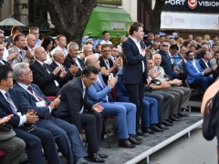 40446983_2137098679890613_2553578183135854592_n