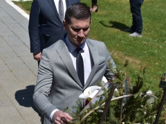 APR_8972
