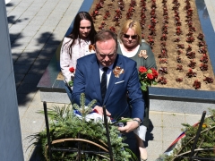 APR_8980