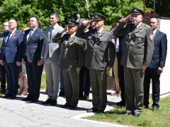 APR_9037