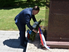 APR_9042