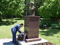 APR_9044