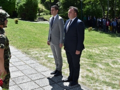 APR_9073